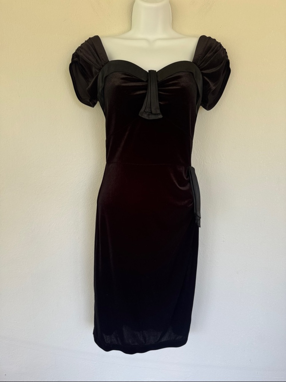 Stop Staring! Black Wiggle Dress Size M Retro Pinup Sweetheart Neckline - Picture 2 of 14